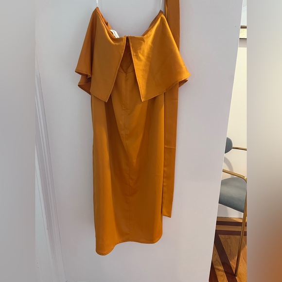 REVOLVE Violet midi in marigold - Picture 5 of 5